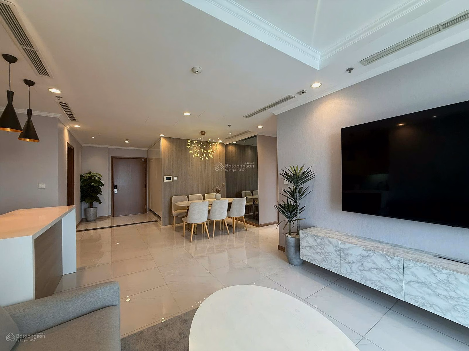 3 rooms for rent in Vinhomes Central Park, fully furnished, ready to move in - 0911 223 ***