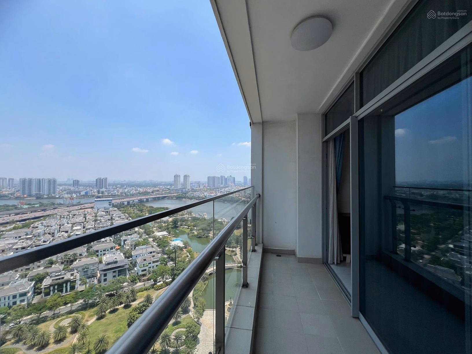 Vinhomes Central Park 2 bedroom apartment for rent, river view, ready to move in, 0911 223 ***
