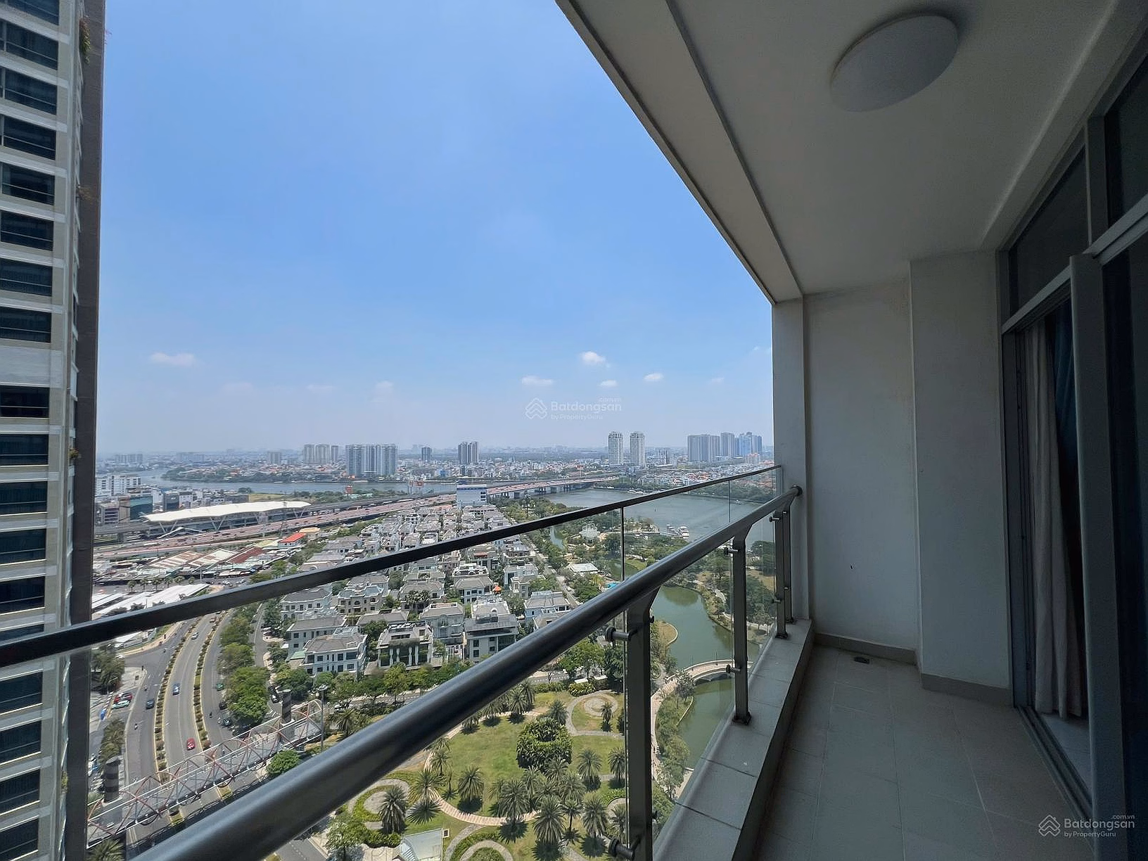 Vinhomes Central Park 2 bedroom apartment for rent, river view, ready to move in, 0911 223 ***