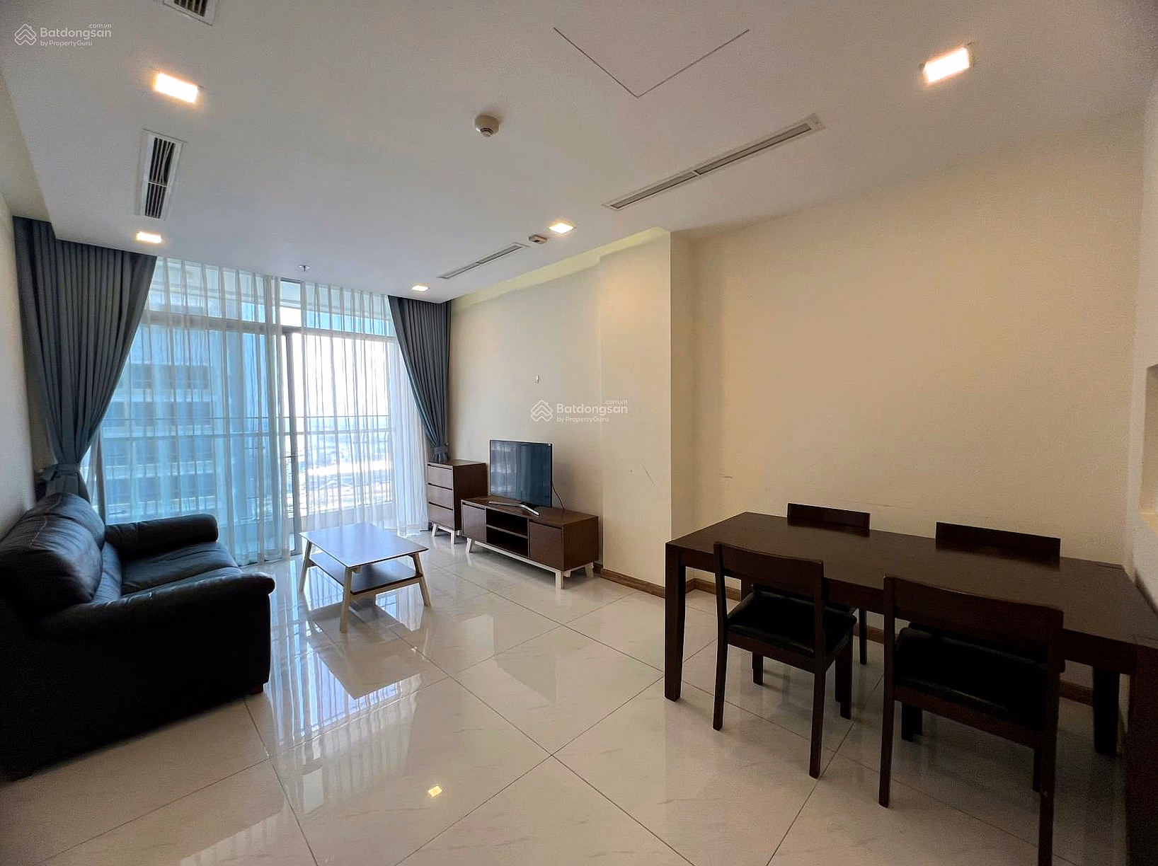 Vinhomes Central Park 2 bedroom apartment for rent, river view, ready to move in, 0911 223 ***