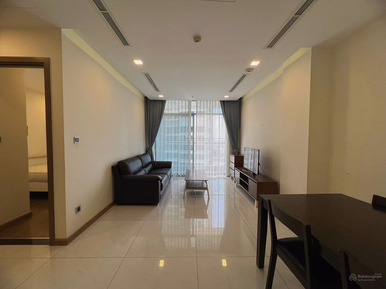 Vinhomes Central Park 2 bedroom apartment for rent, river view, ready to move in, 0911 223 ***