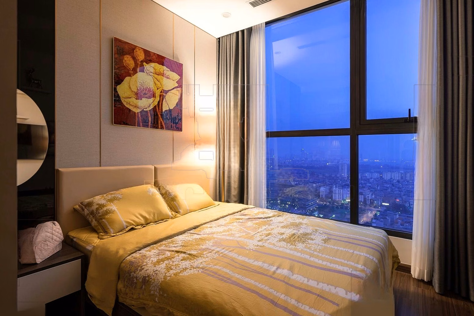 Watermark apartment for rent at 395 Lac Long Quan, 130m2, 3 bedrooms fully furnished, lake view, negotiable price