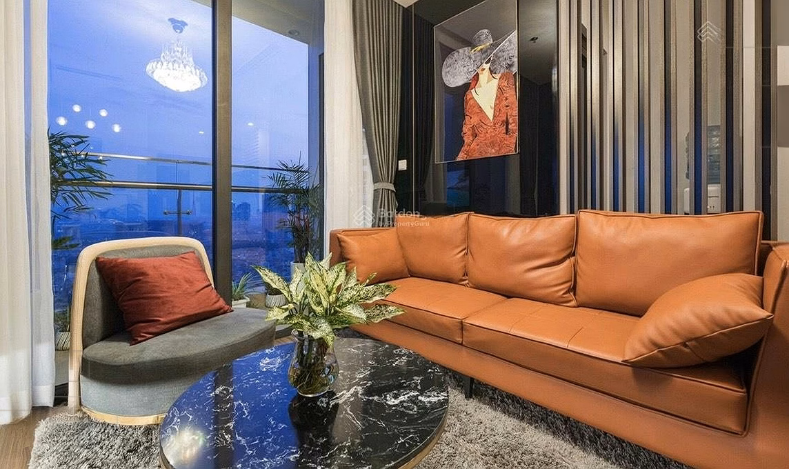Watermark apartment for rent at 395 Lac Long Quan, 130m2, 3 bedrooms fully furnished, lake view, negotiable price