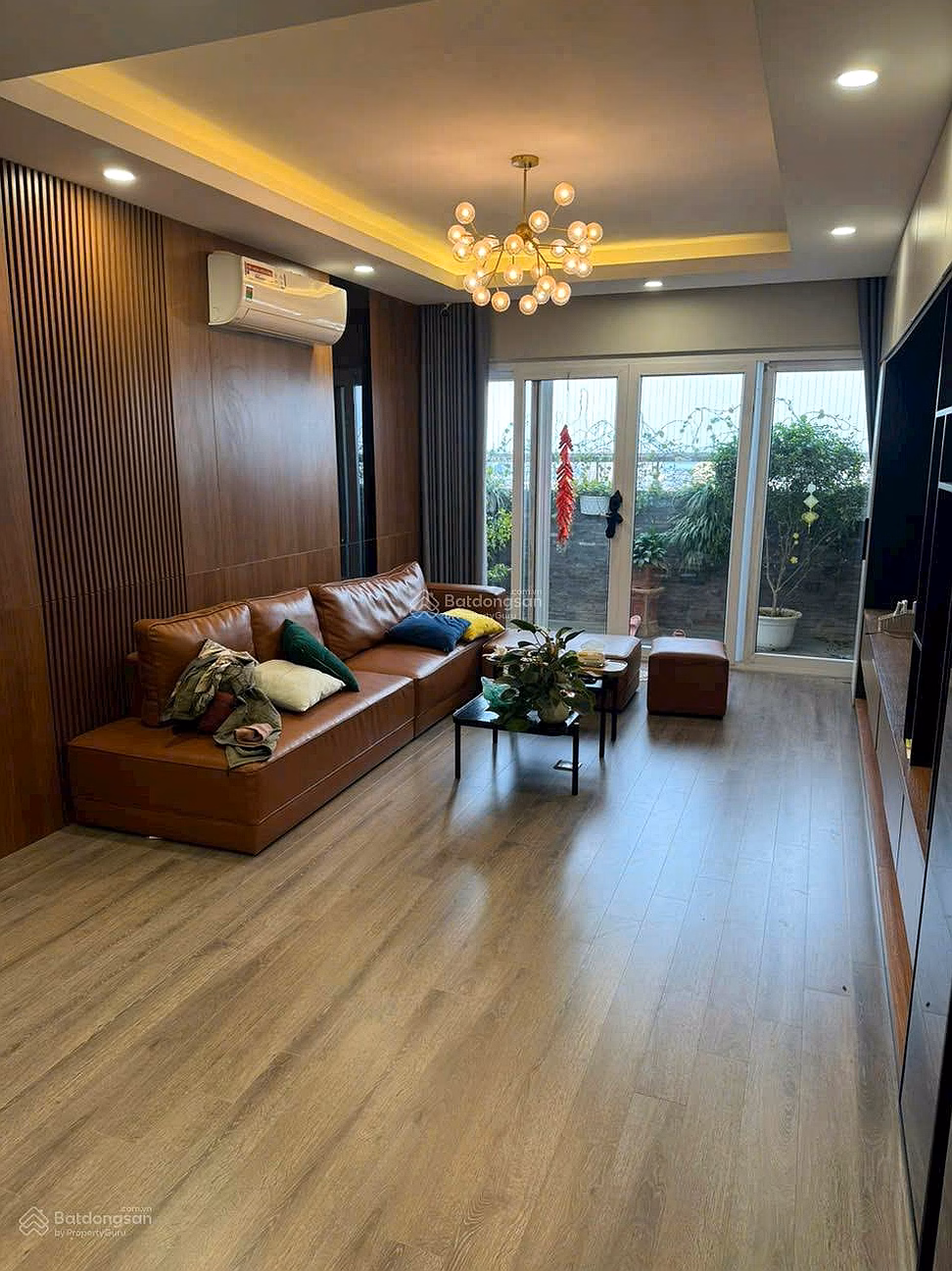Selling 3 bedroom, 2 bathroom, 136m2 apartment at National Defense Academy Project, price 10.8 billion with car slot, West lake view