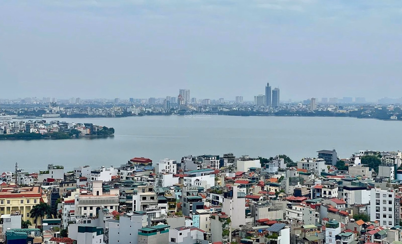 Selling 3 bedroom, 2 bathroom, 136m2 apartment at National Defense Academy Project, price 10.8 billion with car slot, West lake view