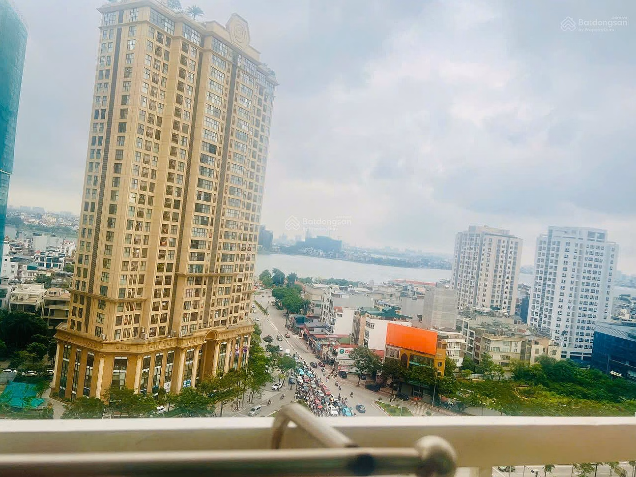 For sale luxury corner apartment 150m² Ciputra Nam Thang Long with super beautiful West Lake view