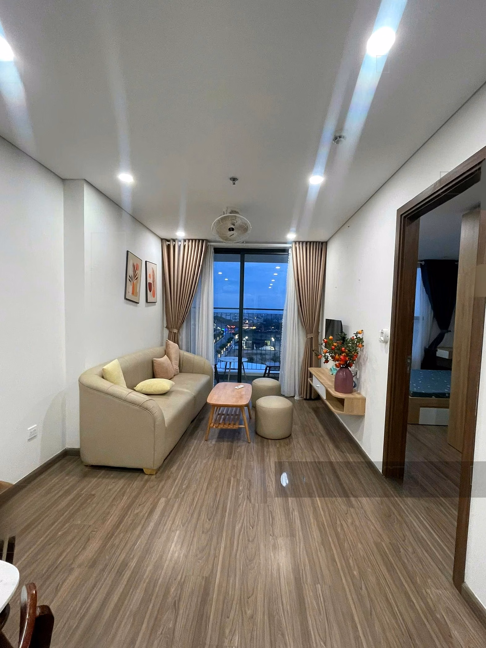 The owner rents a 2-bedroom apartment for 11 million right away, accepting foreign guests