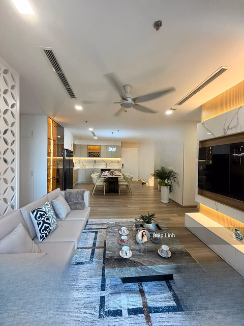2 bedrooms, decor style classic, river and park view