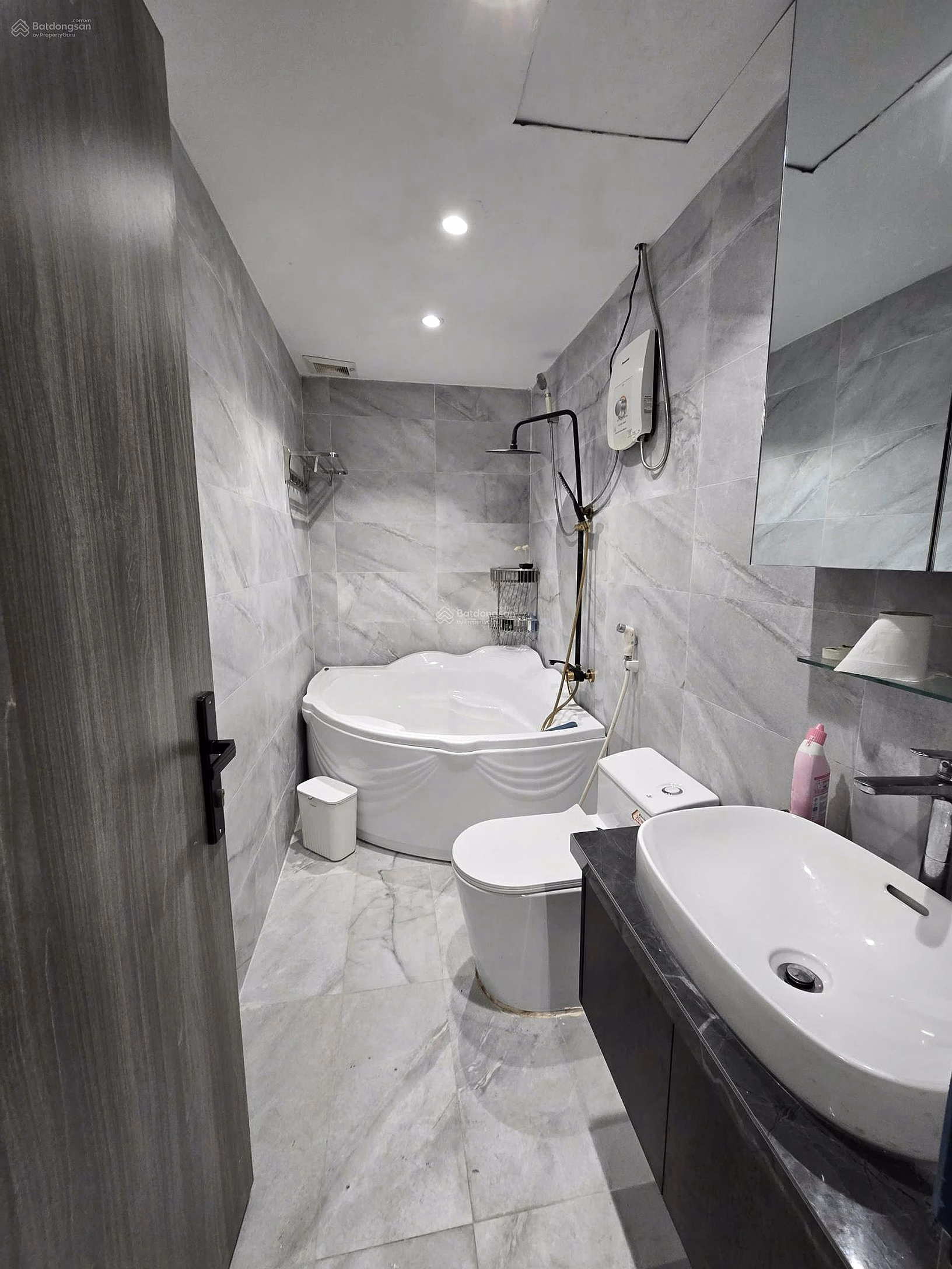 Hot apartment Phuc Yen Tan Binh - Area 90m2, 2 bedrooms, 2 bathrooms - Full high-class furniture - Current rental income
