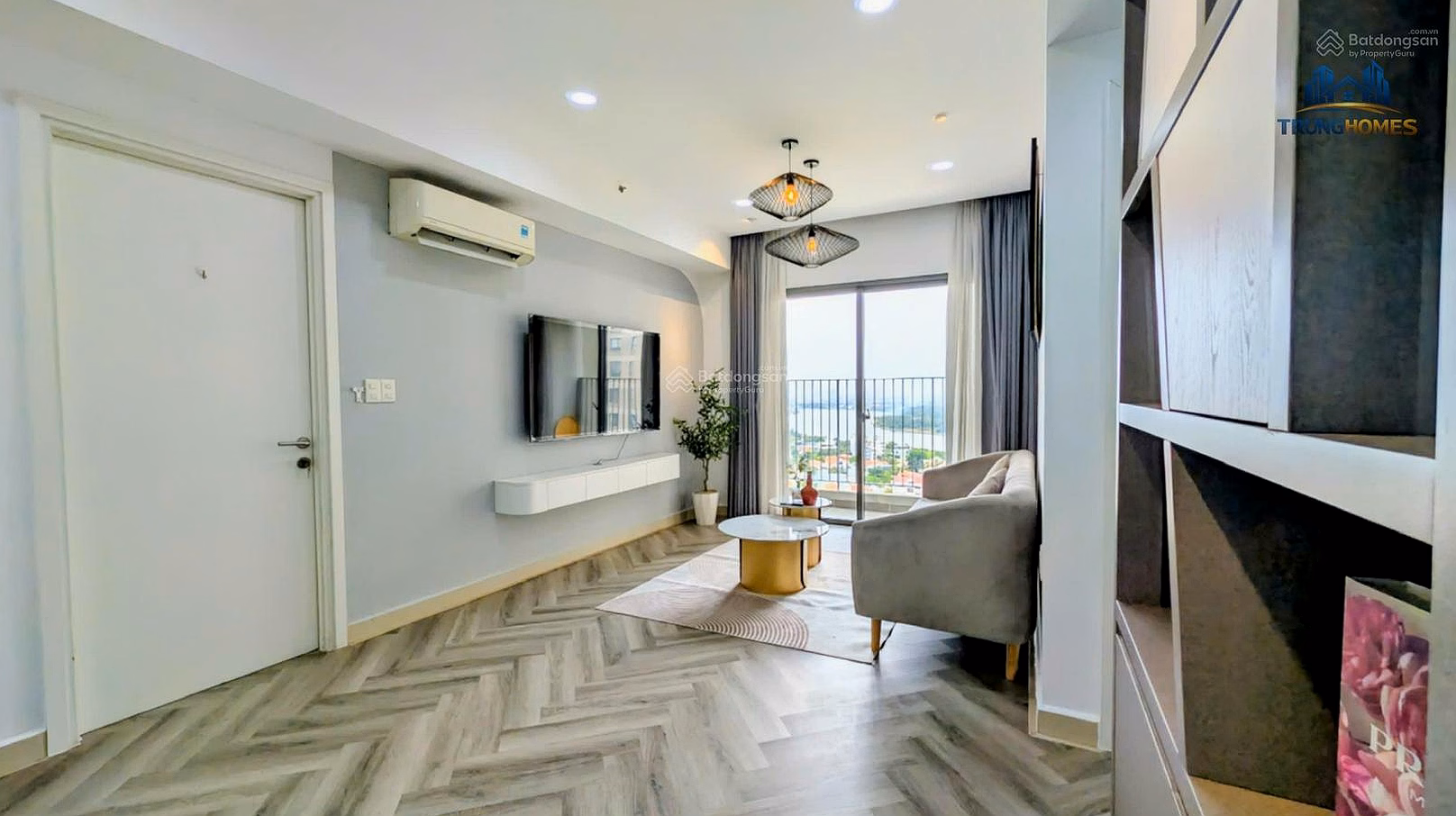 Selling 2 bedroom apartment in Tower 5 Masteri Thao Dien - Beautiful house - River view - nice location - For rent 32 million/month
