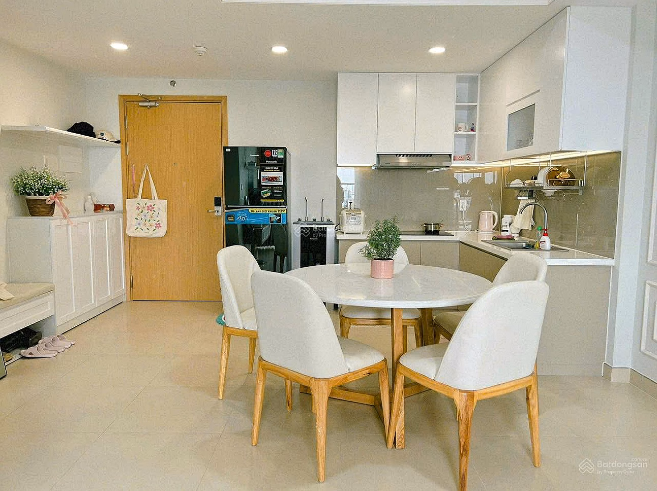 TOO CHEAP, QUICKLY RENT CC Hoa Sen, Lac Long Quan, District 11: 2 bedrooms, full NT, 10 million***
