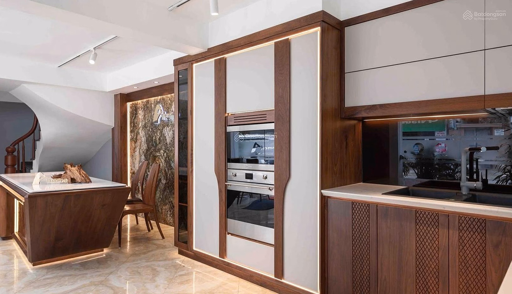 Southeast corner apartment for sale, 3 bedrooms - 152.4m2, CT3 C'Land Le Duc Tho apartment. Cheapest price in My Dinh. Car slot available