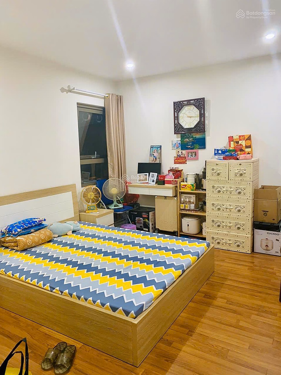 The owner needs to sell a super nice 2-bedroom middle-floor apartment at Home City Trung Kinh