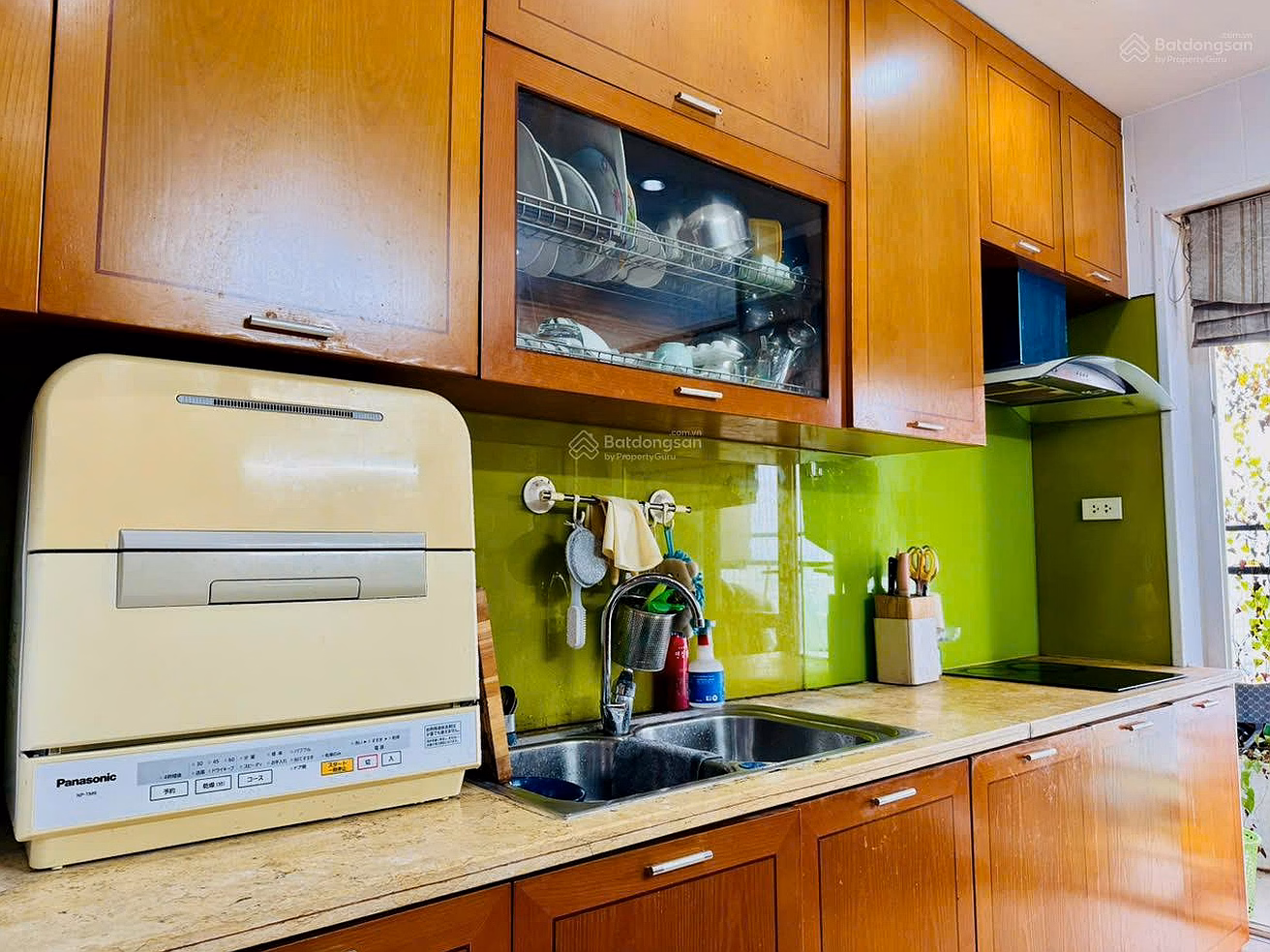 The Light To Huu. 3-bedroom apartment, 131m2, middle floor, beautifully renovated, fully furnished, available with book price of 10.5 billion including fees