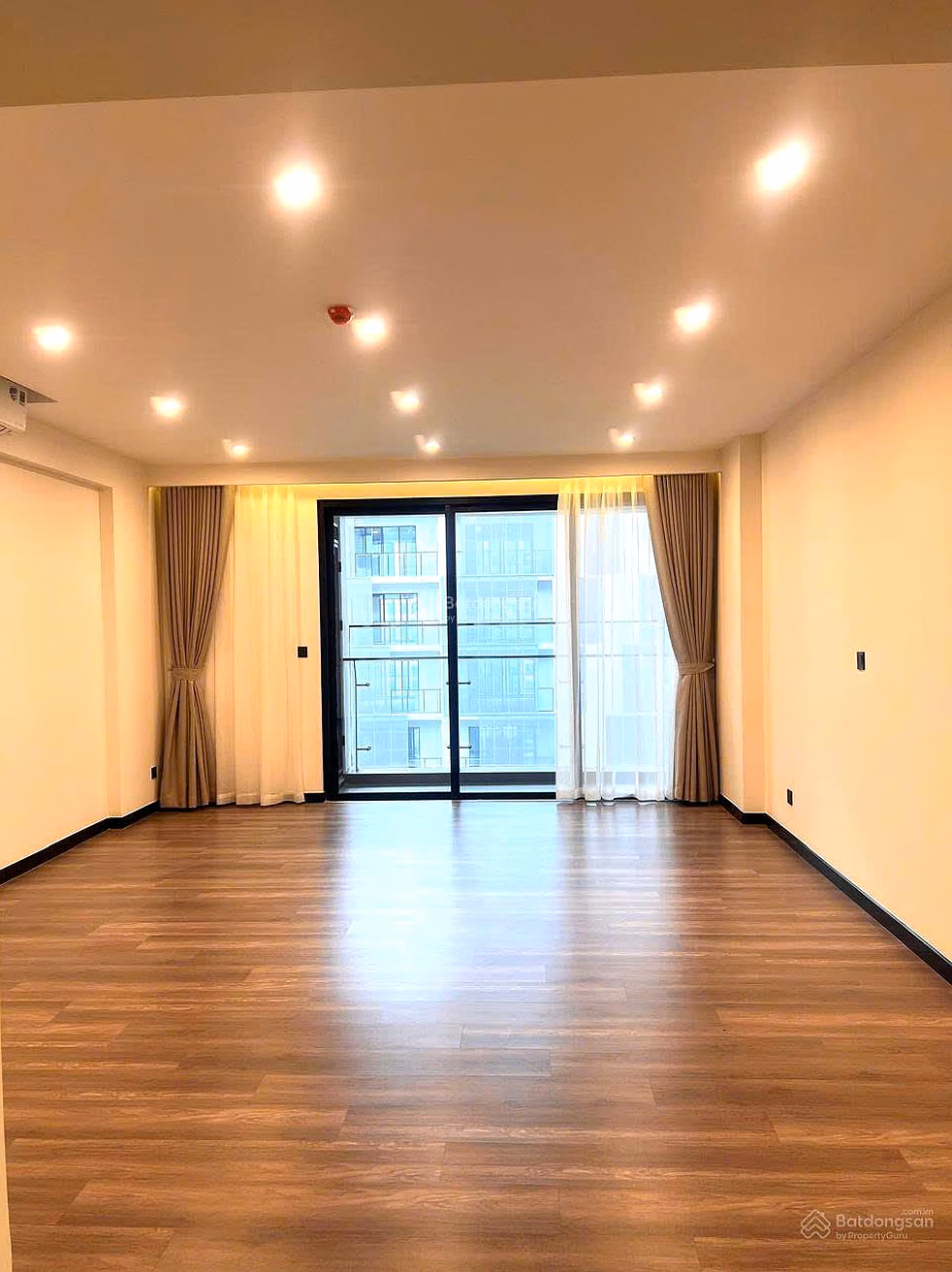 3.6 billion Own a 45m2 Studio apartment at Heritage Westlake - 699 Lac Long Quan, live or rent