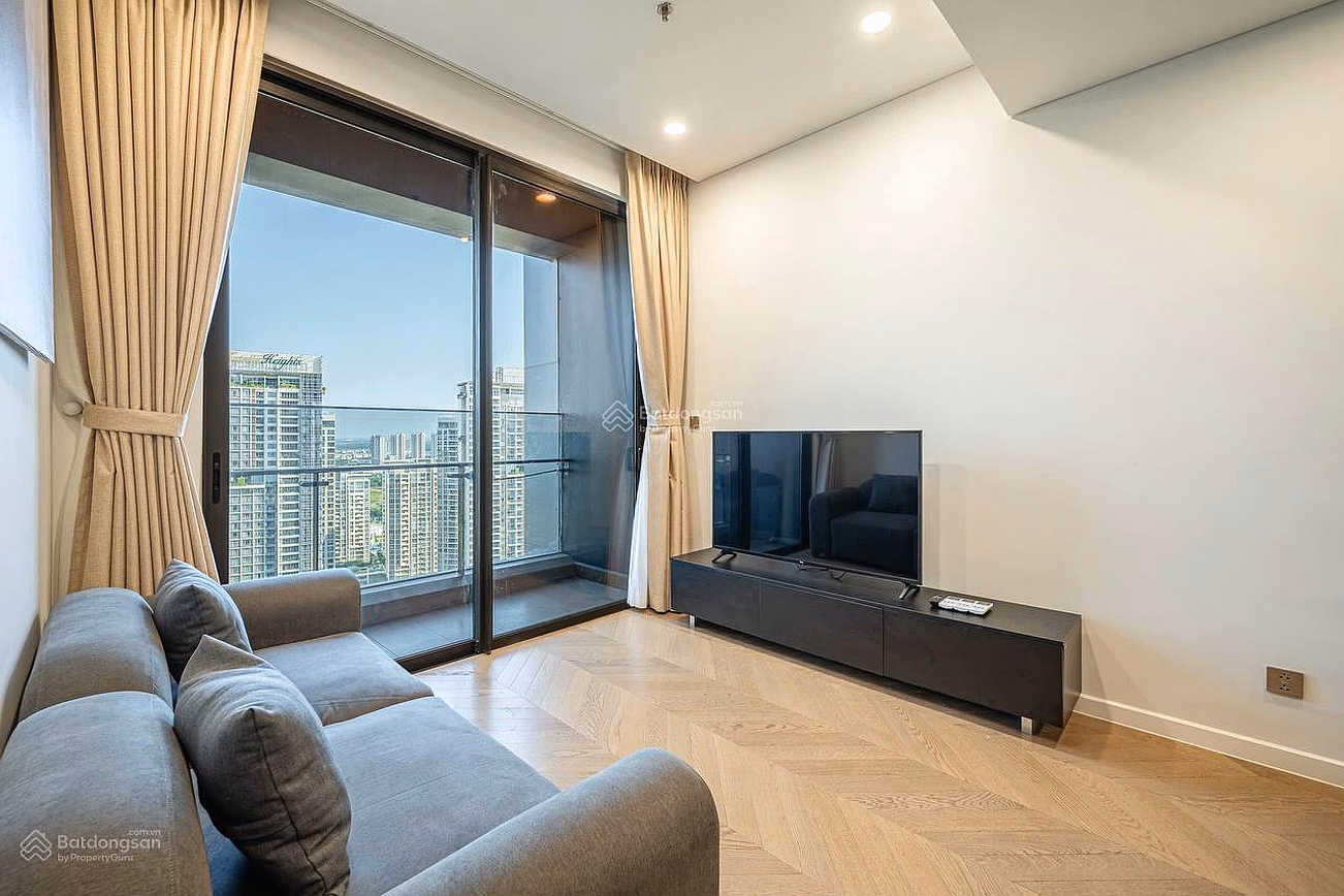 Need to sell quickly 2 bedroom Lumiere Riverside apartment