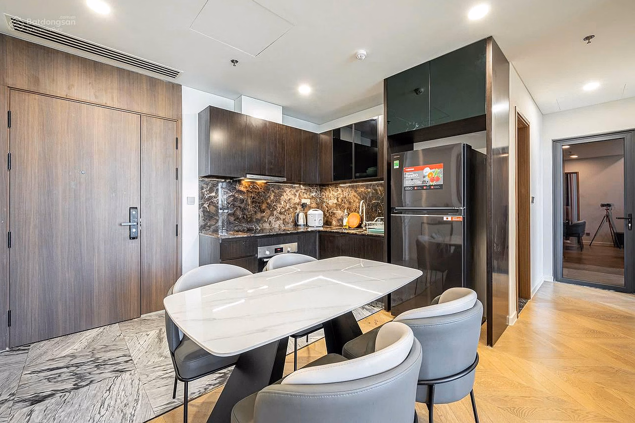 Need to sell quickly 2 bedroom Lumiere Riverside apartment