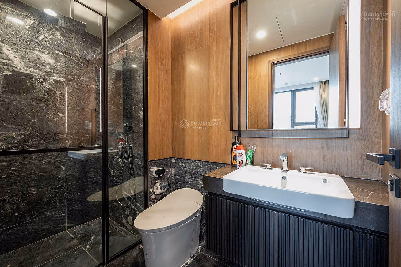 Need to sell quickly 2 bedroom Lumiere Riverside apartment