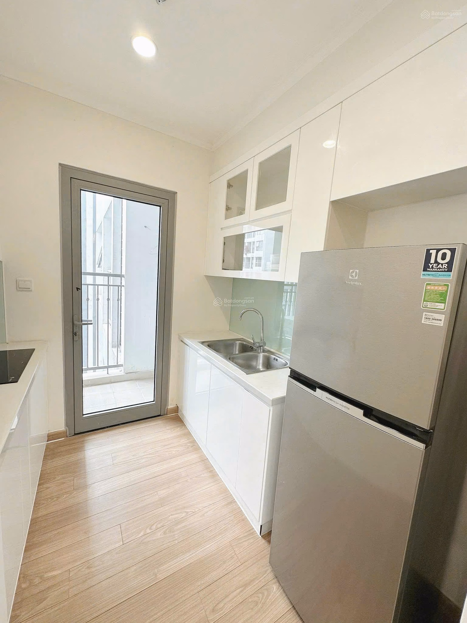 Selling 2-bedroom apartment - 76m2 in Park 12 building, full, only 9.1 billion, ready transaction book, receive housing immediately