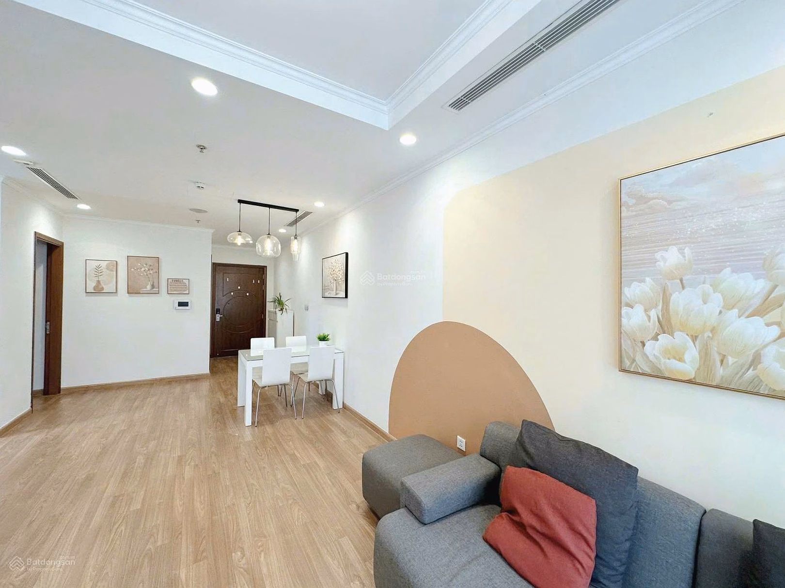Selling 2-bedroom apartment - 76m2 in Park 12 building, full, only 9.1 billion, ready transaction book, receive housing immediately