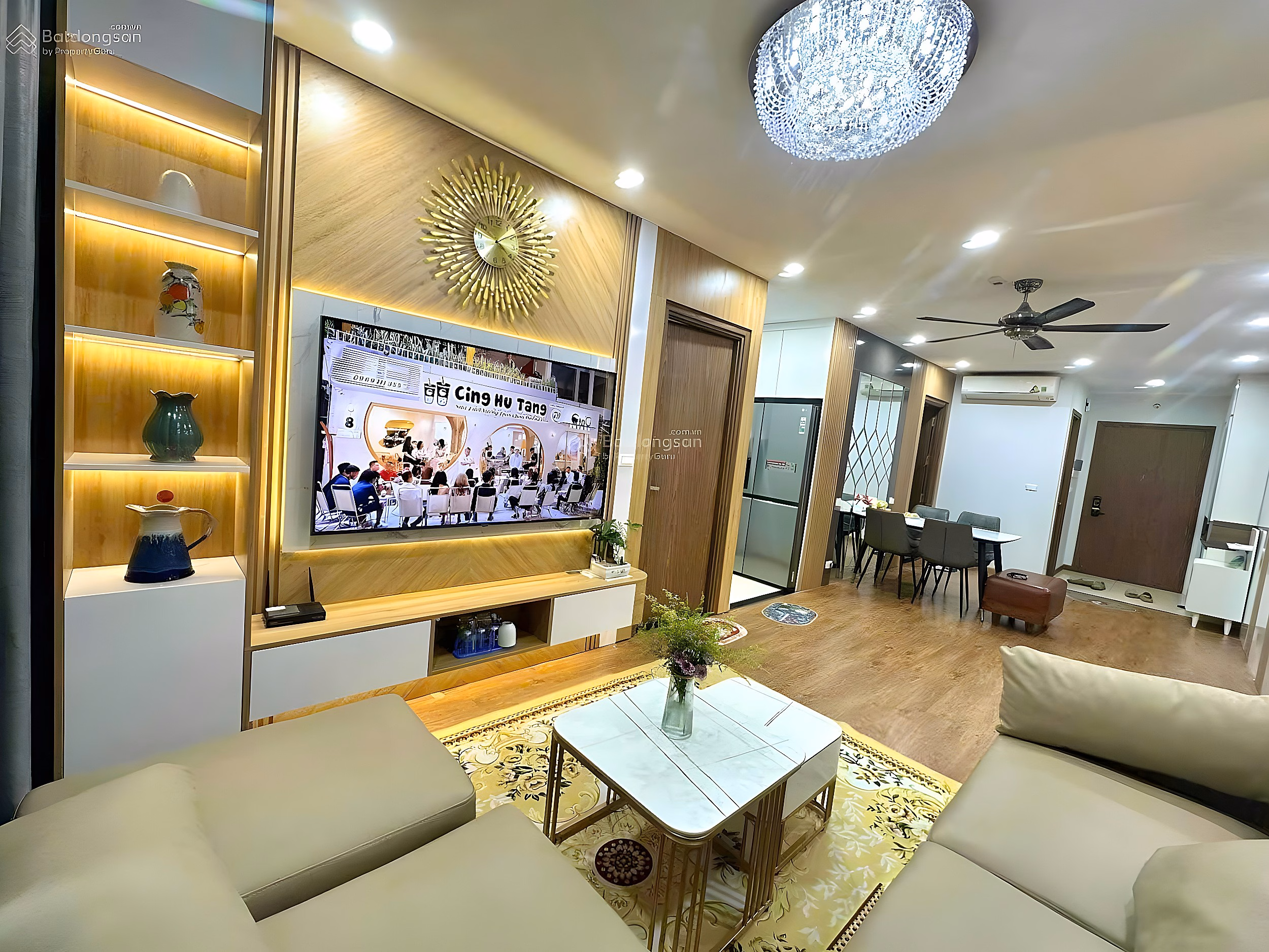 The homeowner needs to urgently sell a 75m2 apartment with 2 bedrooms, fully furnished and beautiful in Eco Green City apartment