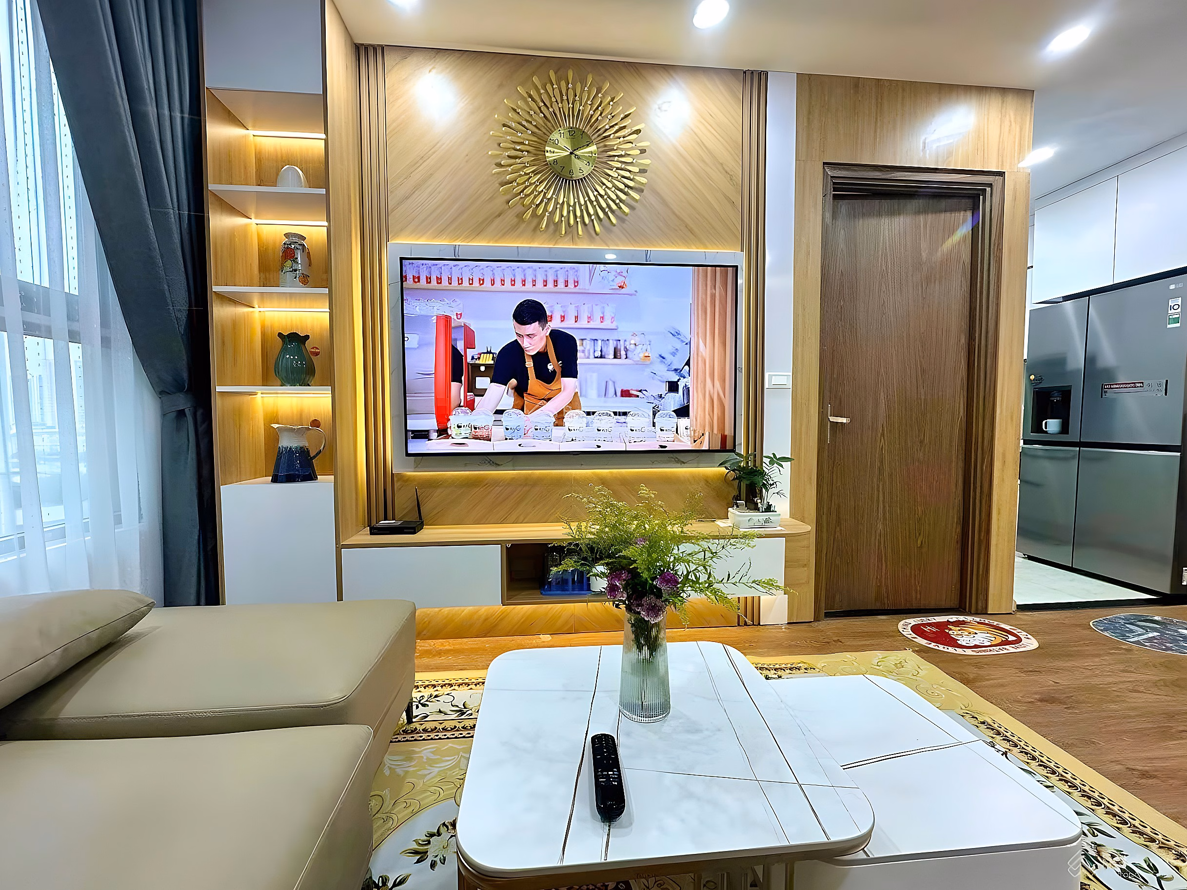 The homeowner needs to urgently sell a 75m2 apartment with 2 bedrooms, fully furnished and beautiful in Eco Green City apartment