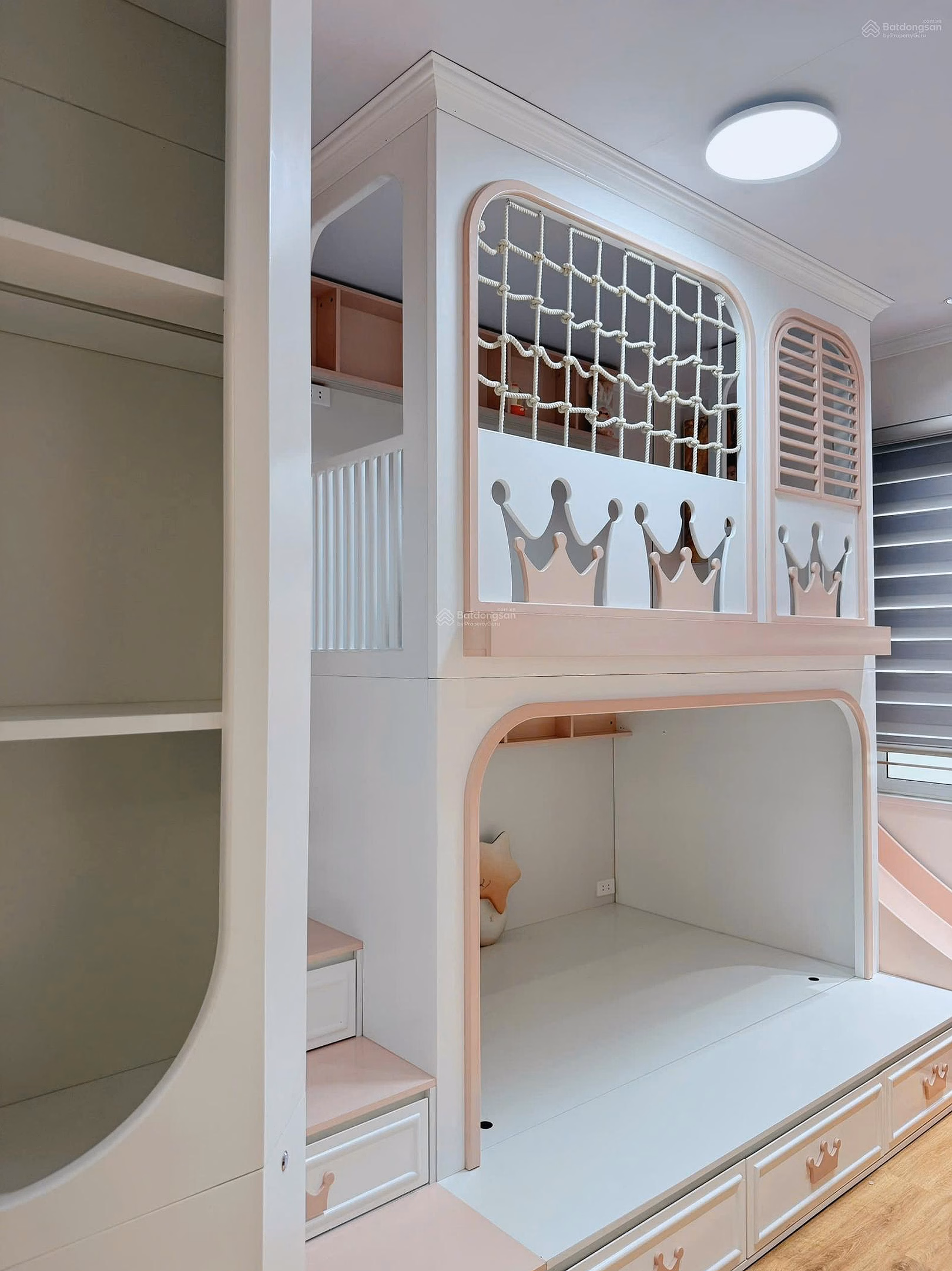 Selling public space in Van Khe urban area - Ha Dong, area: 105m², 3 bedrooms. Super nice corner apartment, beautiful new house, full furniture