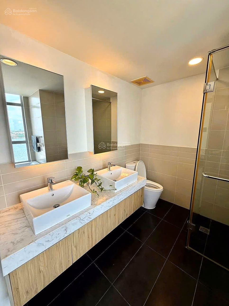 Selling Watermark Tay Ho apartment 130m2 - 3 bedrooms - 2vs 19.2 billion Corner apartment, west lake view