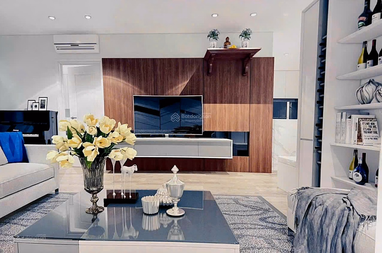 Owner sells 3 bedroom apartment at The Pride, 102.8m2 fully furnished, 24th floor, red book available