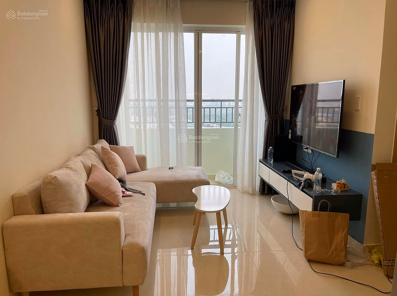 2 Bedroom Apartment For Sale + Price 2,150 billion. Quick sale price within the month. Contact Huong 0909 086 *** view