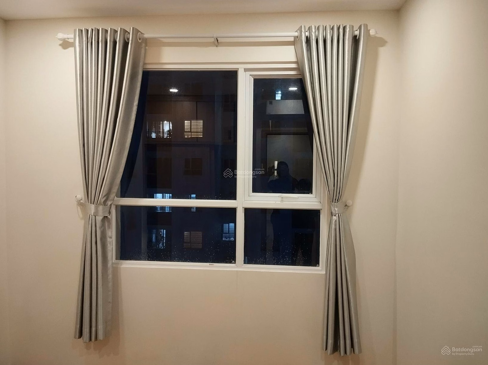 2 Bedroom Apartment For Sale + Price 2,150 billion. Quick sale price within the month. Contact Huong 0909 086 *** view