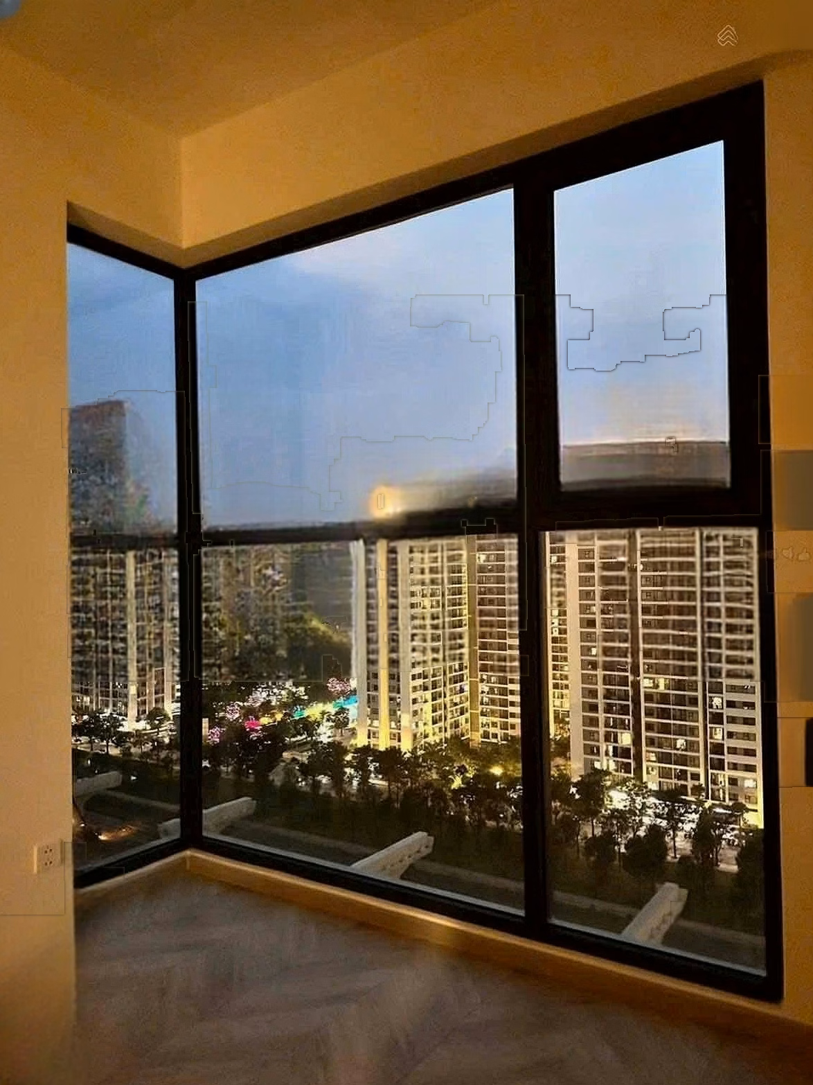 Owner sells apartment 4 billion,680 - 2 bedrooms - 74 m2 - Corner apartment with book - Masteri Center Point (Vinhomes District 9)