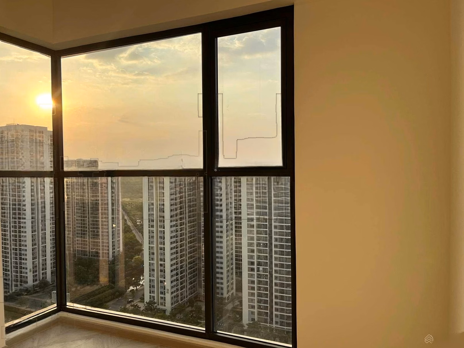 Owner sells apartment 4 billion,680 - 2 bedrooms - 74 m2 - Corner apartment with book - Masteri Center Point (Vinhomes District 9)