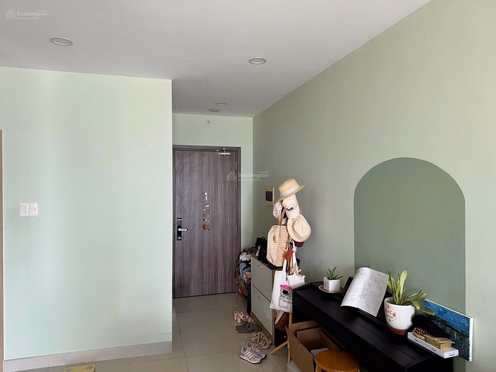 La Astoria apartment for sale with cool view