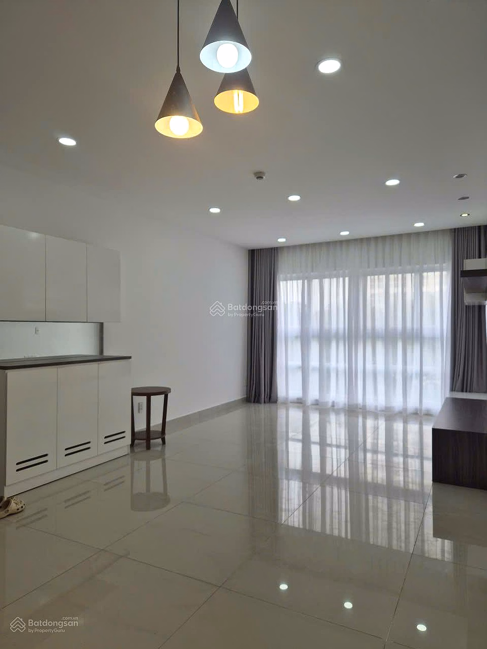 Happy Valley apartment for sale, Phu My Hung area, 2 bedrooms, 2 bathrooms, 85m², price 7.9 billion, fully furnished, many amenities