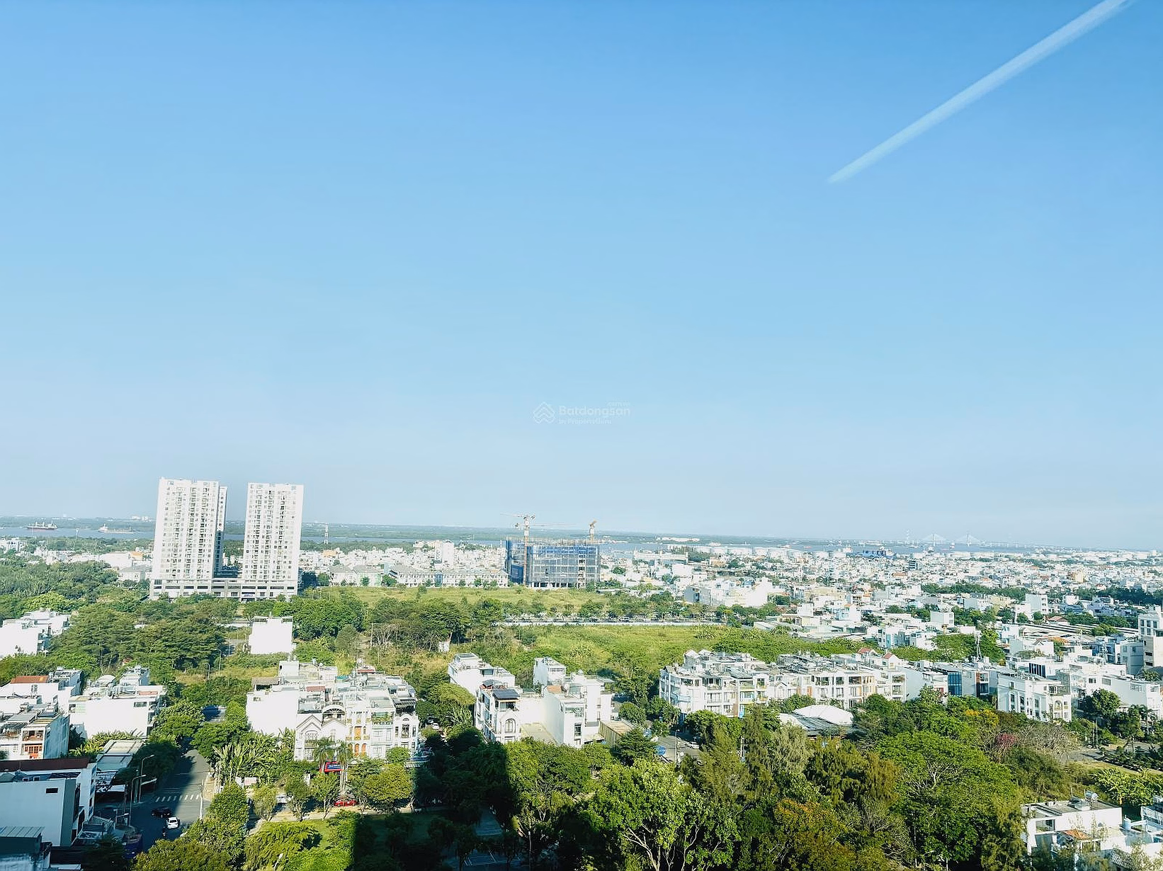 High floor corner apartment 124m2 only 5.6 billion, bedroom view to Nguyen Luong Bang (3 bedrooms + 2 bathrooms) basic furniture