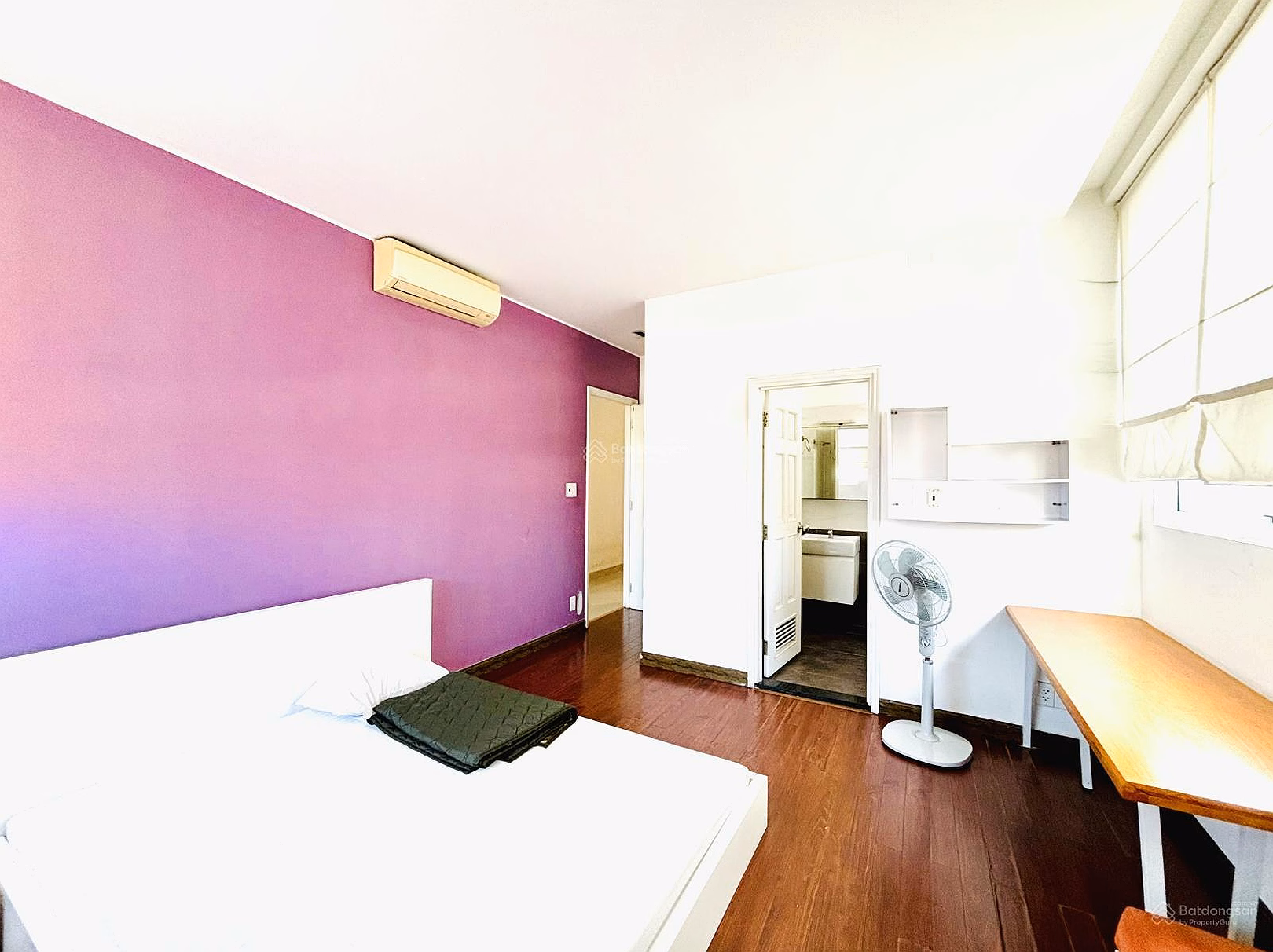 High floor corner apartment 124m2 only 5.6 billion, bedroom view to Nguyen Luong Bang (3 bedrooms + 2 bathrooms) basic furniture
