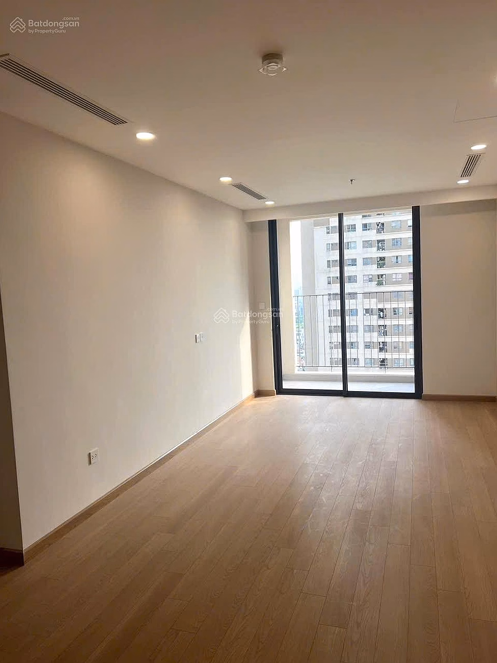 Apartment fund for rent in The Charm An Hung apartment building, good price, latest update