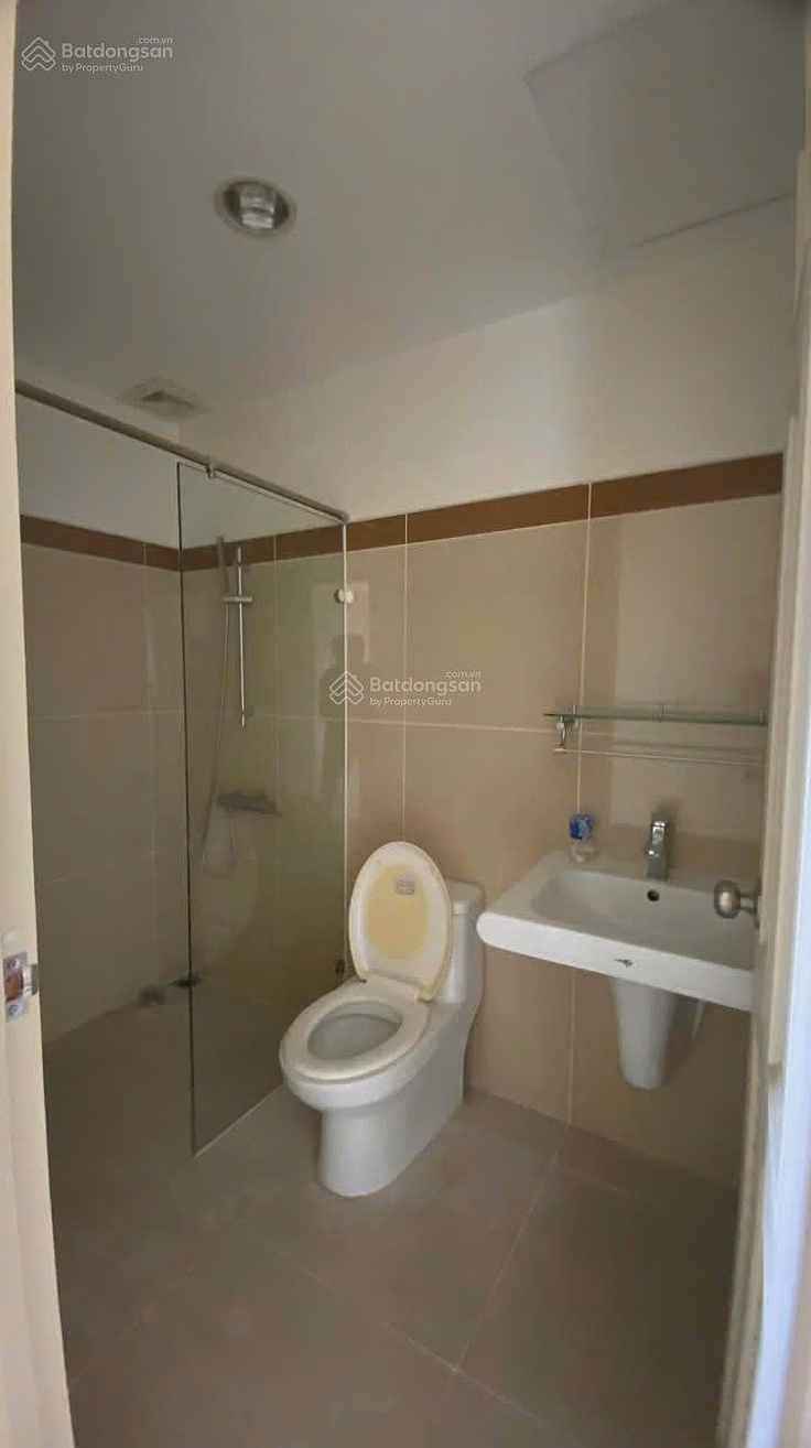 Selling 71m², 2 bedrooms, 2 bathrooms, empty house, corner house, 3.5 billion in Era Town Duc Khai, District 7, inbox to see the house now