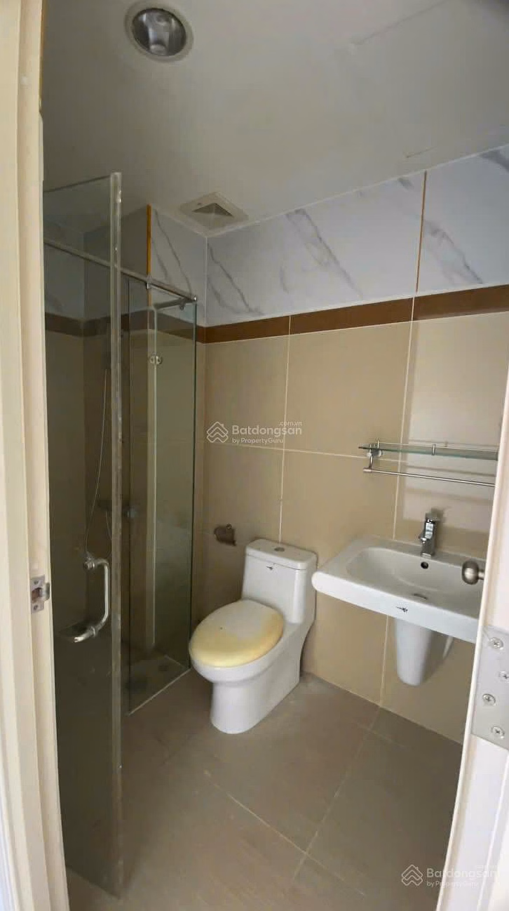 Selling 71m², 2 bedrooms, 2 bathrooms, empty house, corner house, 3.5 billion in Era Town Duc Khai, District 7, inbox to see the house now