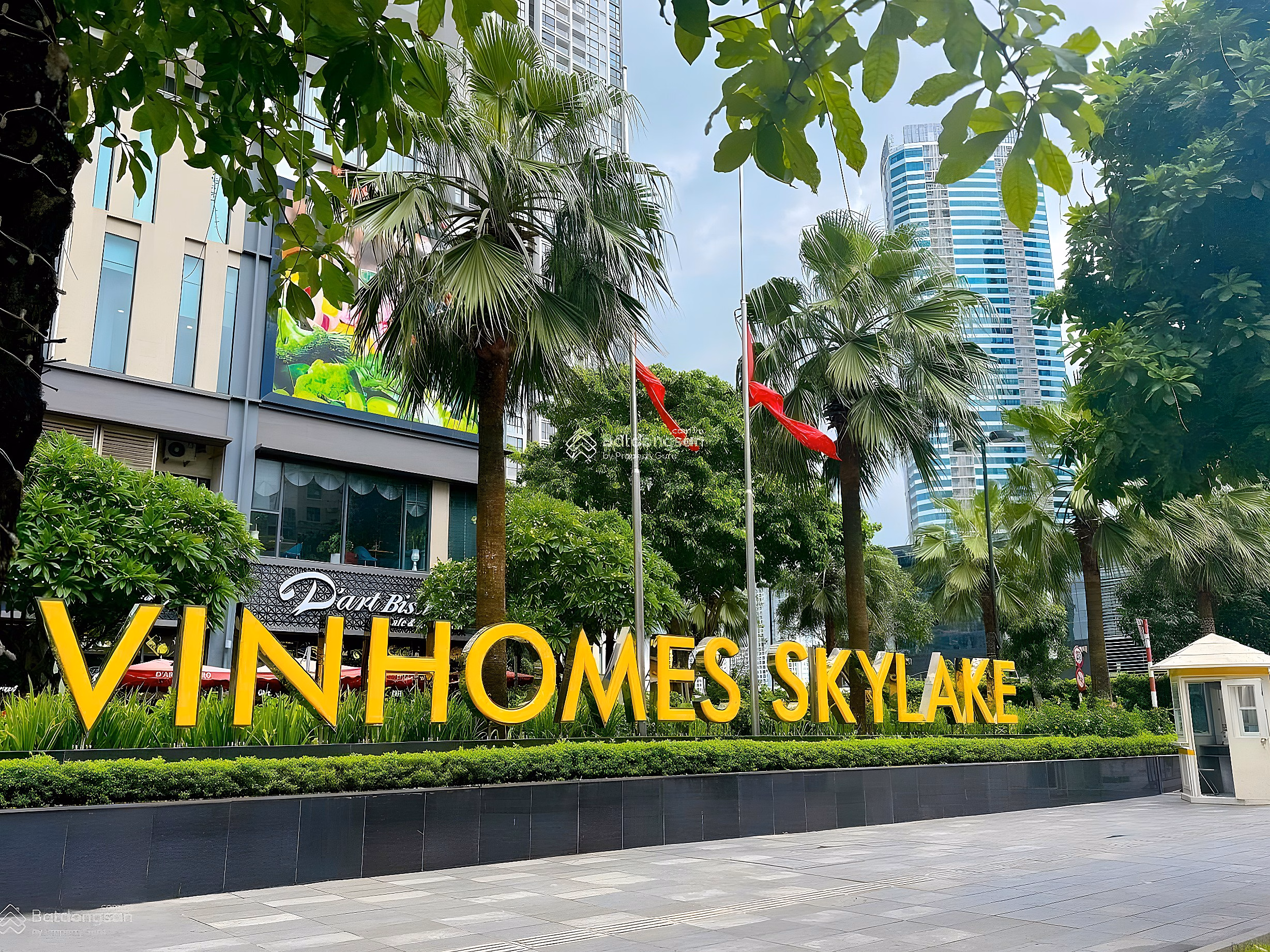 Owner needs to quickly sell apartment 2N2WC, 65m2, BC Dong Nam, middle floor, 8x billion, at Vinhomes Skylake