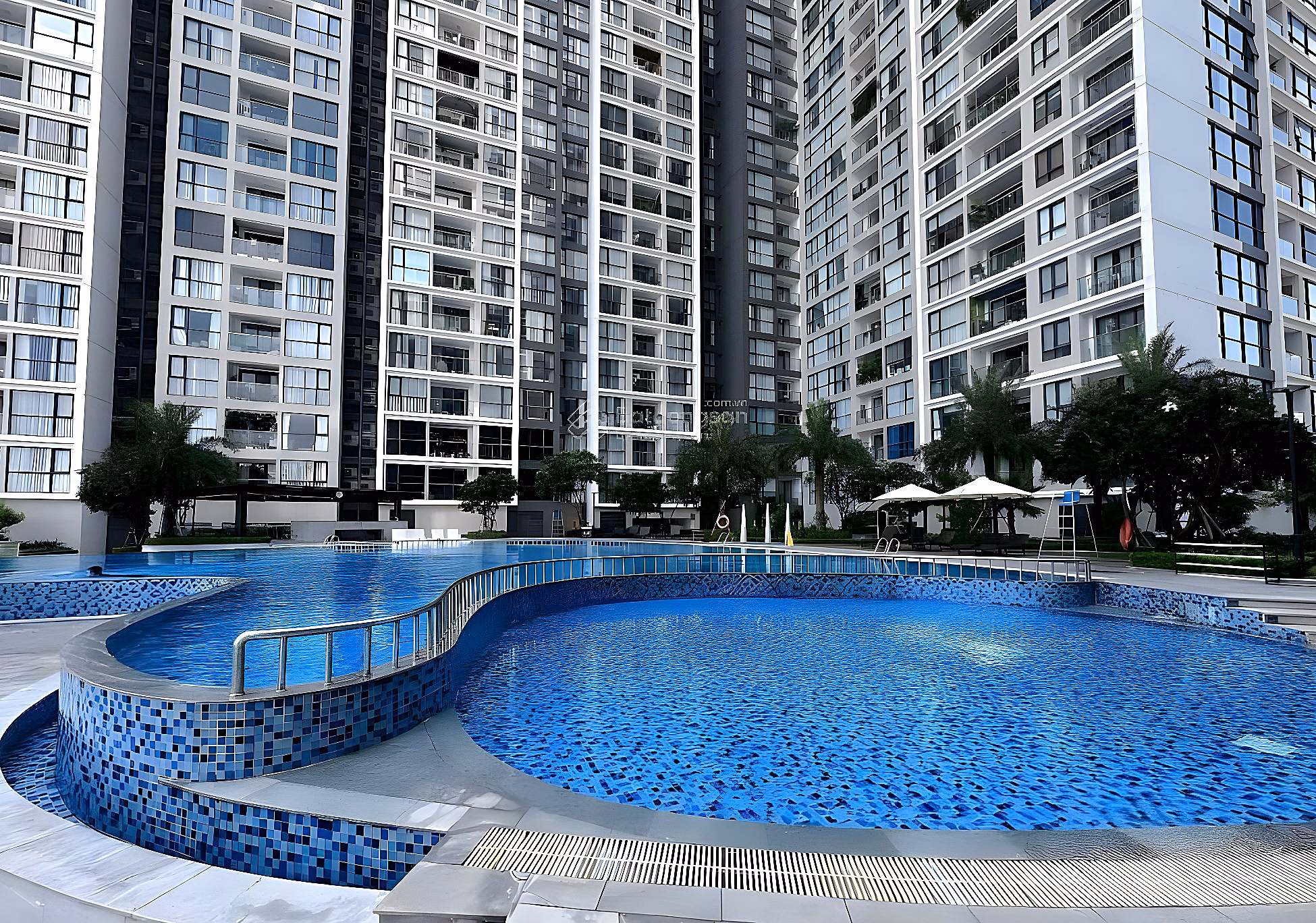 Owner needs to quickly sell apartment 2N2WC, 65m2, BC Dong Nam, middle floor, 8x billion, at Vinhomes Skylake