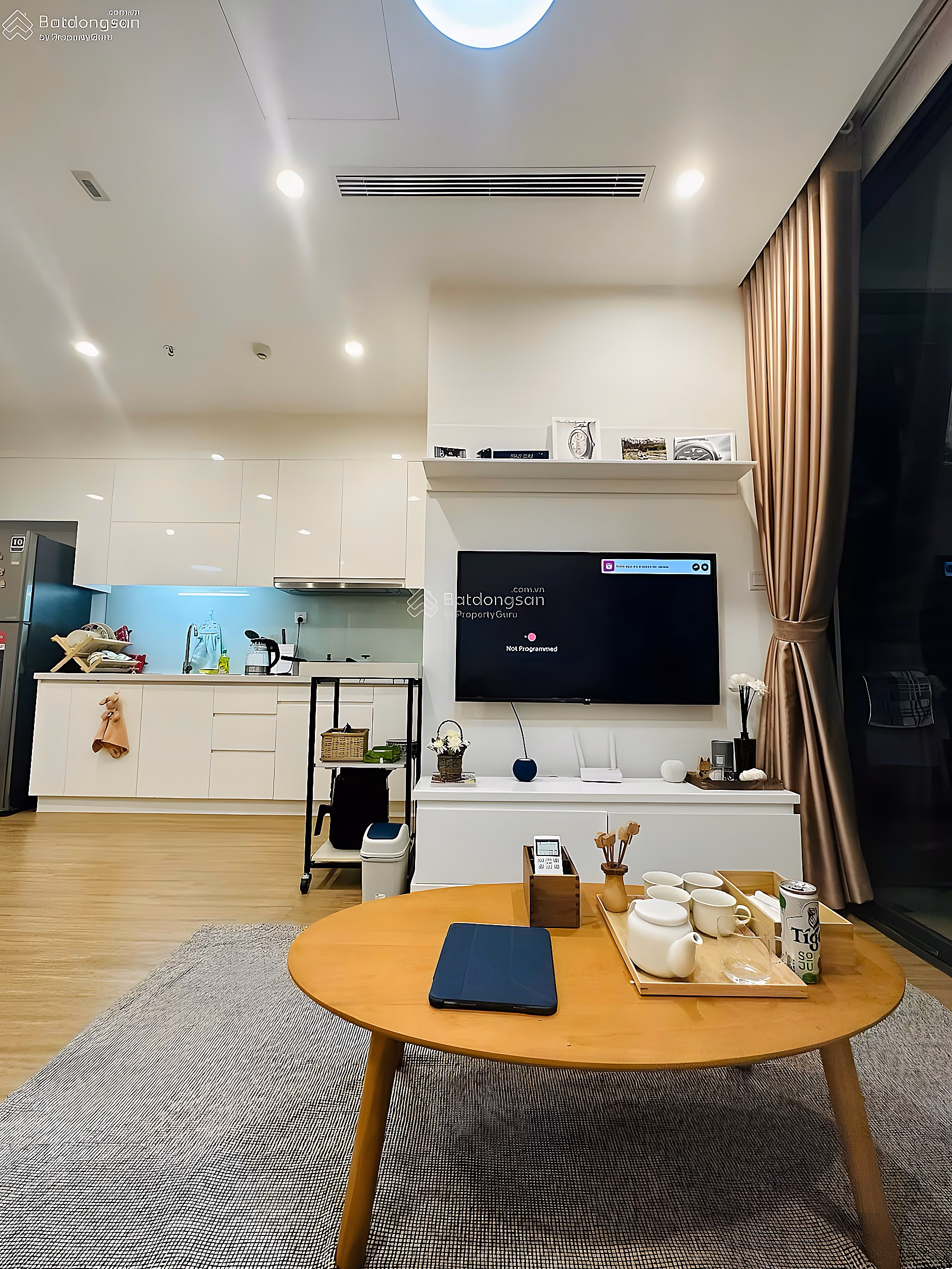 Owner needs to quickly sell apartment 2N2WC, 65m2, BC Dong Nam, middle floor, 8x billion, at Vinhomes Skylake