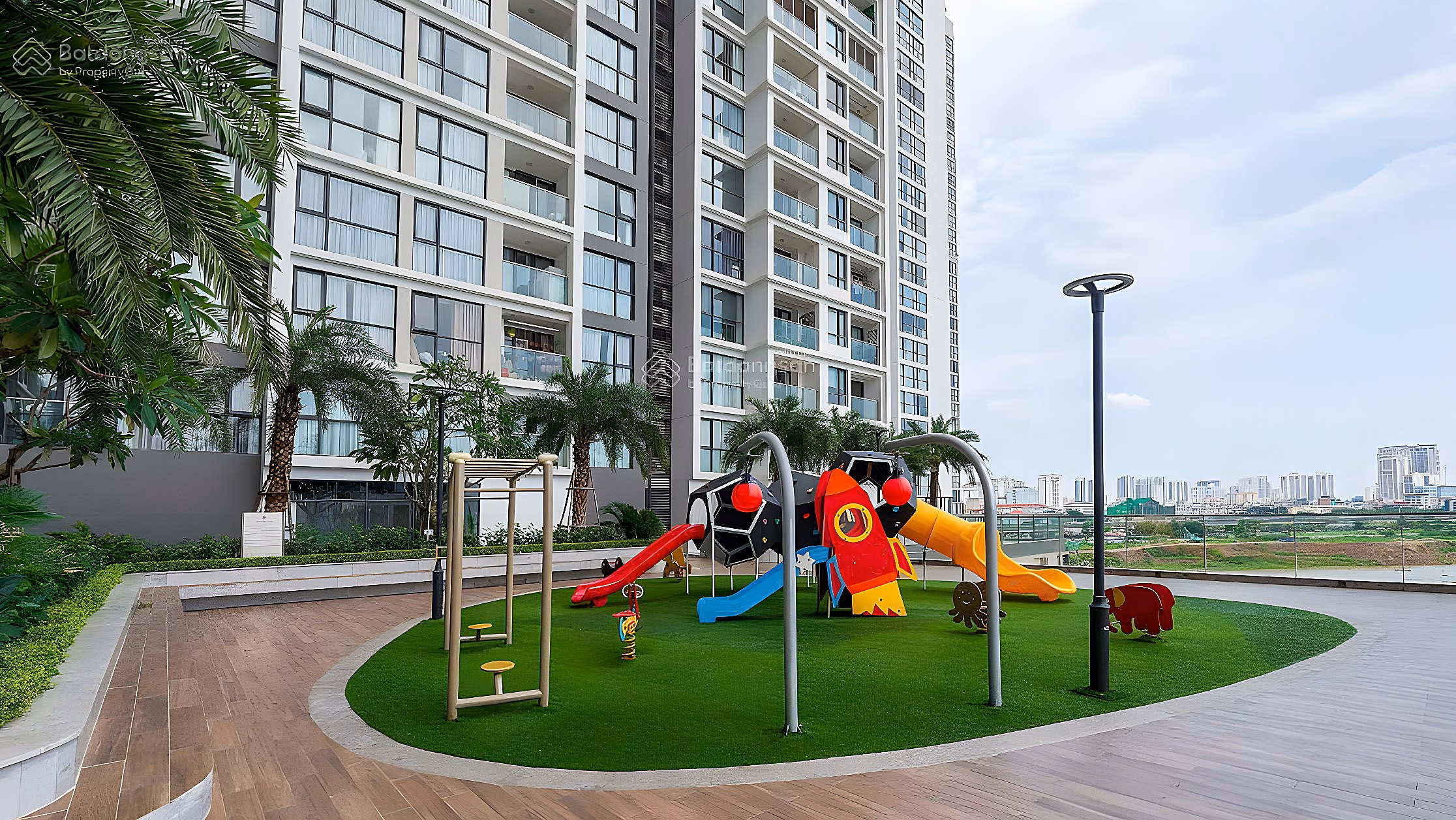 Owner needs to quickly sell apartment 2N2WC, 65m2, BC Dong Nam, middle floor, 8x billion, at Vinhomes Skylake