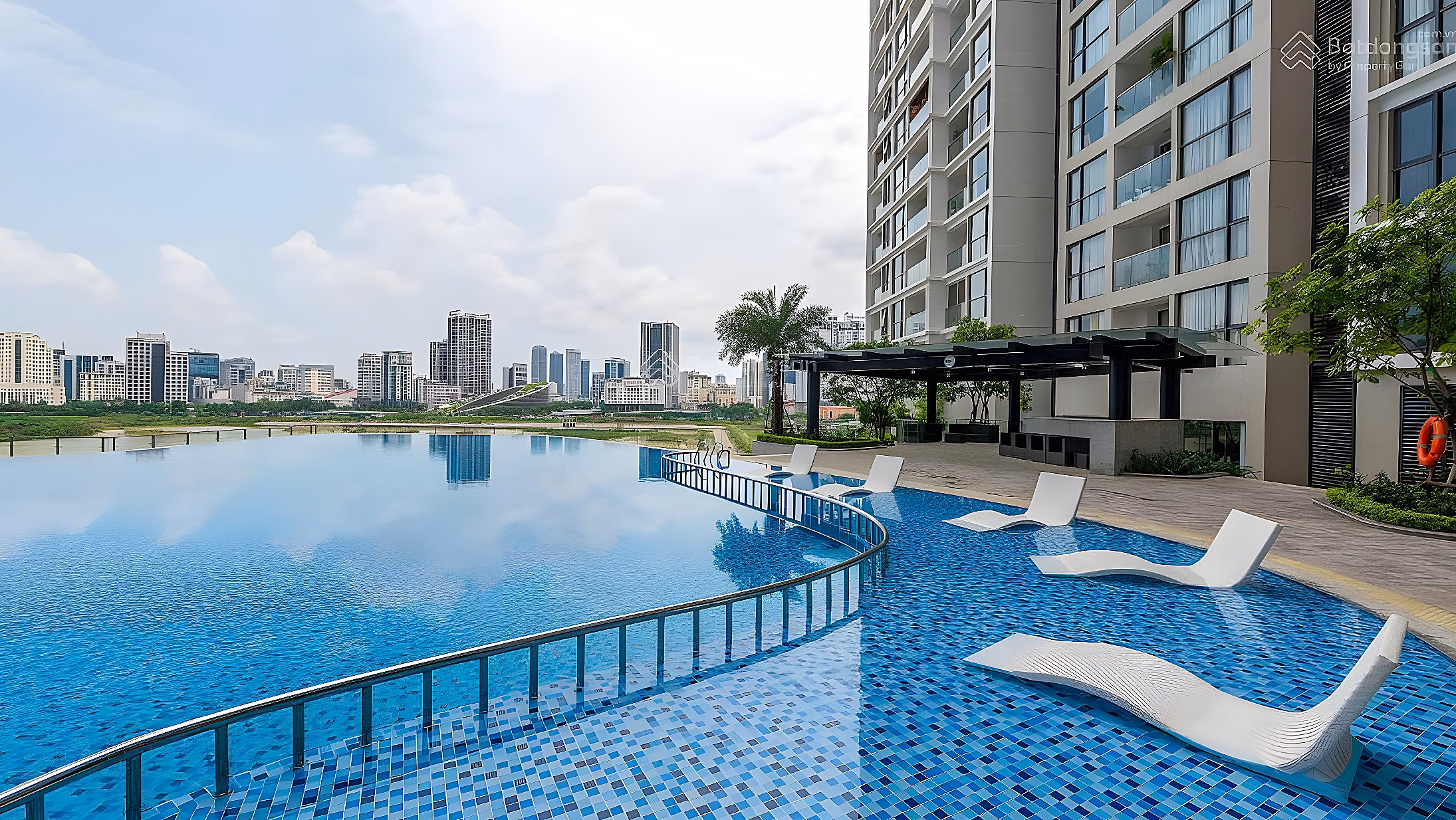 Owner needs to quickly sell apartment 2N2WC, 65m2, BC Dong Nam, middle floor, 8x billion, at Vinhomes Skylake