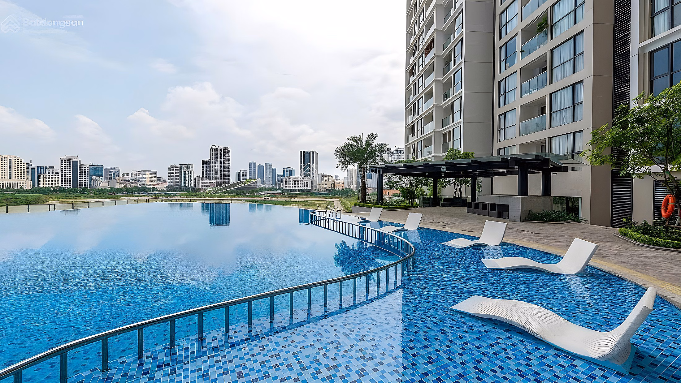 Owner needs to quickly sell apartment 2N2WC, 65m2, BC Dong Nam, middle floor, 8x billion, at Vinhomes Skylake
