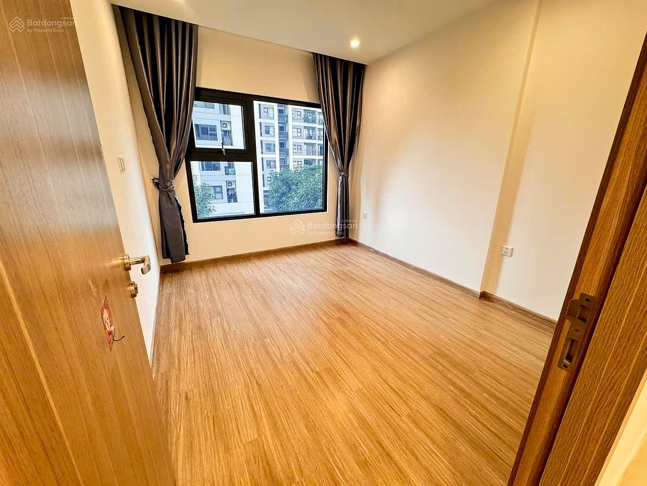 Selling 1 bedroom apartment + Vinhomes Q9 at the best price Origami