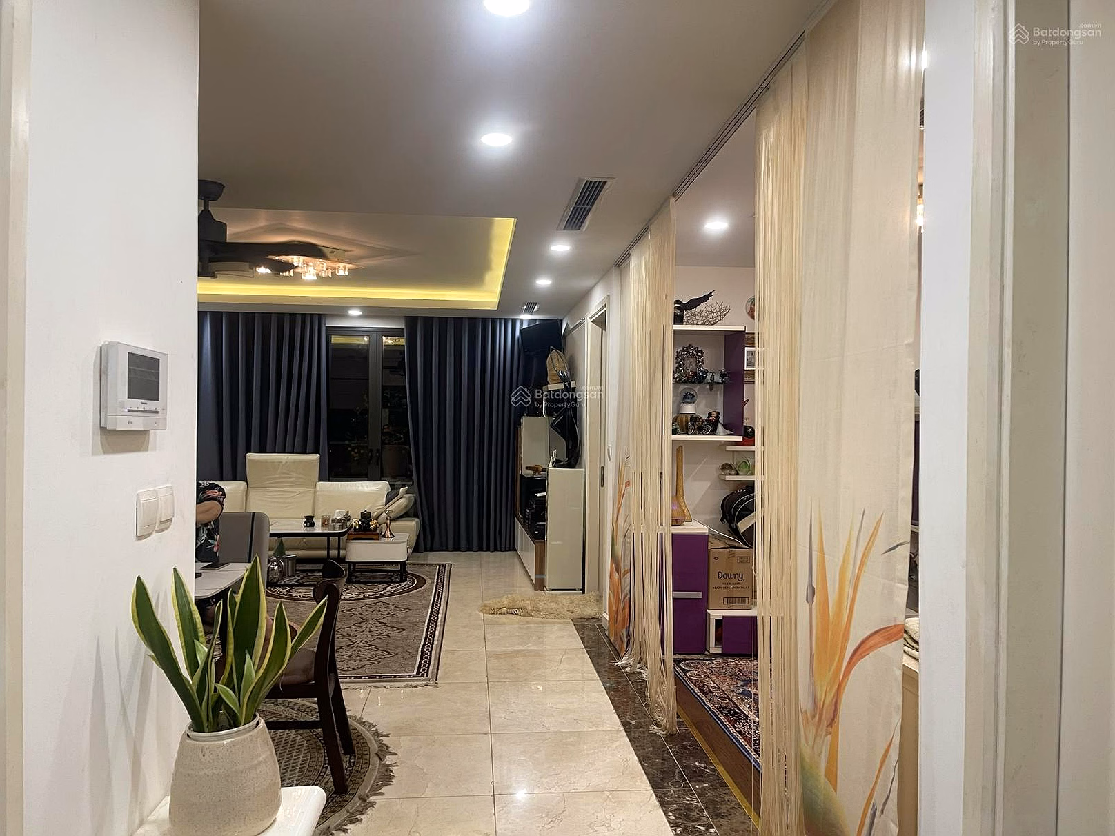 D'le ROI soleil apartment for rent, 59 Xuan Dieu, many 2 bedroom, 3 bedroom apartments full of beautiful furniture for guests to choose from