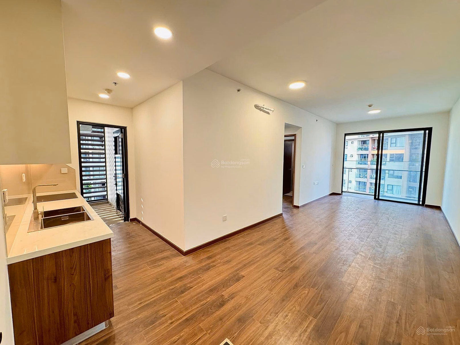 Selling a corner apartment of 80m2 Block NEO, cool Southeast direction. Price 4.8 billion, Pink book available, Bank loan support