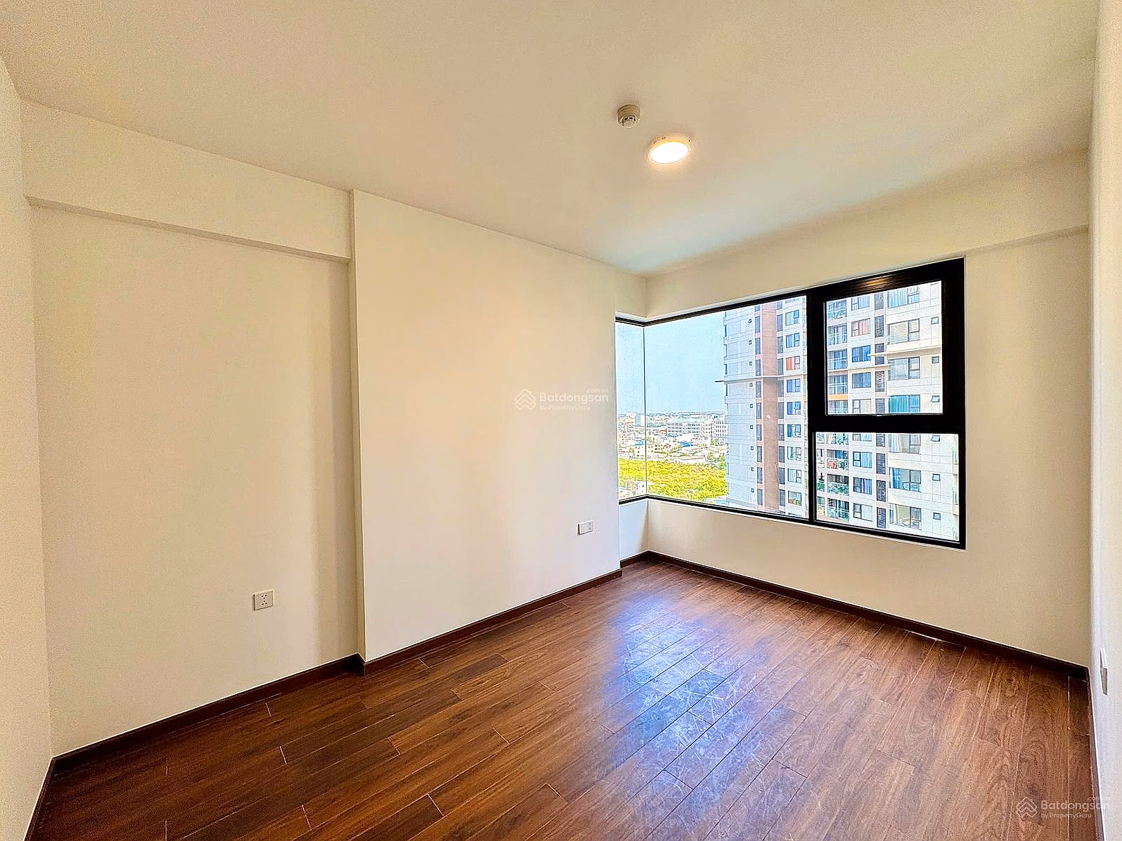 Selling a corner apartment of 80m2 Block NEO, cool Southeast direction. Price 4.8 billion, Pink book available, Bank loan support